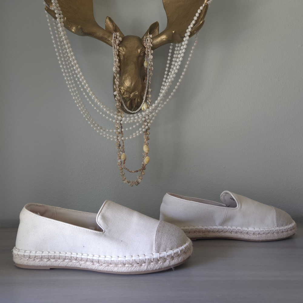 Universal Thread Cream Espadrilles with Sleek Design